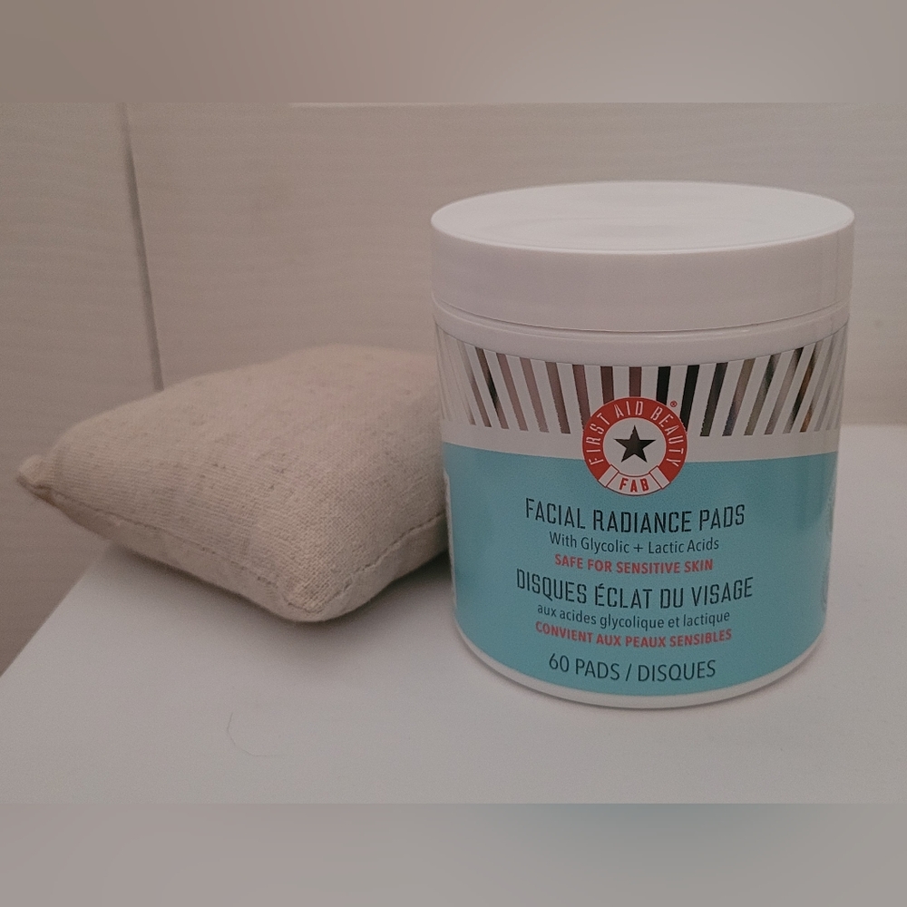 First Aid Beauty Facial Radiance Pads